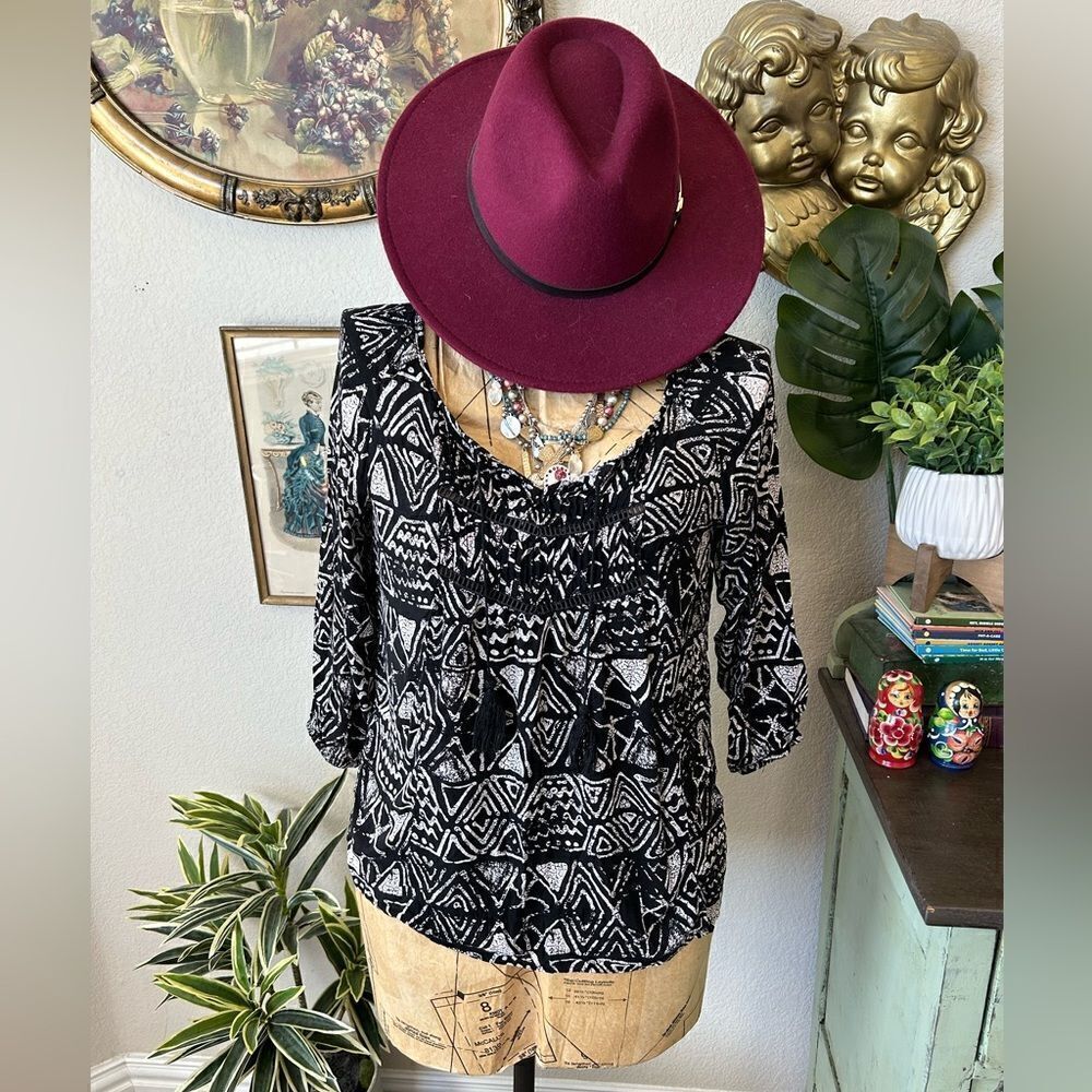 Mossimo Black White Geo Print Boho Tassel V Neck Peasant Blouse Sz M Hippie